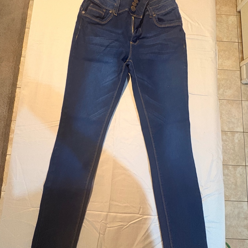 Woman’s skinny jeans